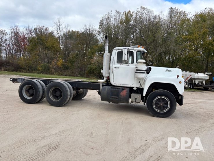 1985-mack-r686st-image-3