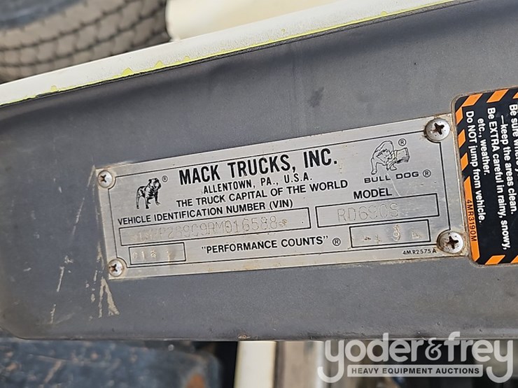 1994-mack-rd690s-image-36