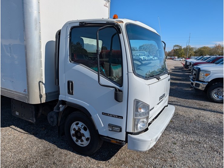 2015-isuzu-npr-image-4