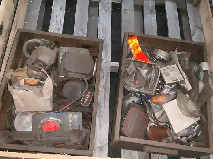 #564-•-truck-lights-and-accessories-image-2