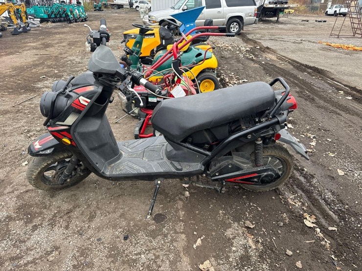 shshang-co-electric-scooter-image-1