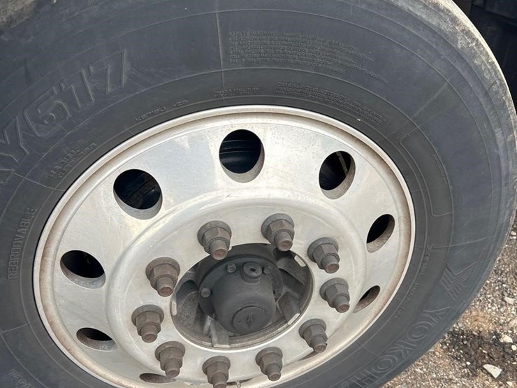 peterbilt-579-image-7