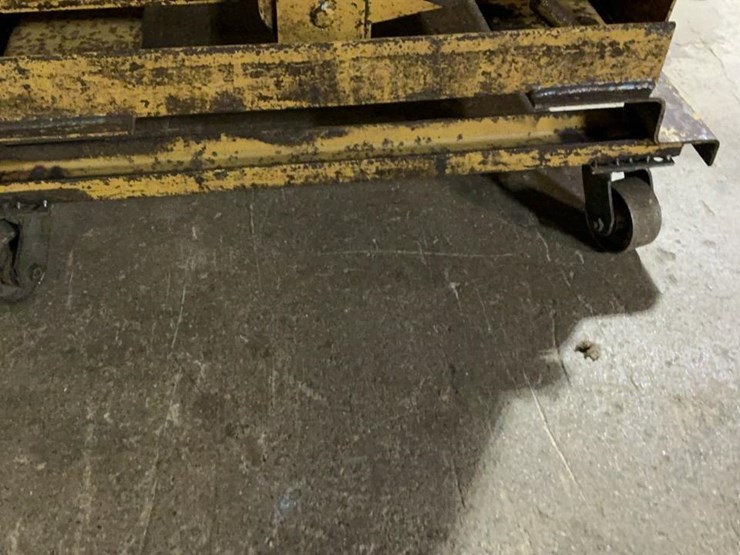 #605-•-wheeled-self-dumping-hopper-image-5