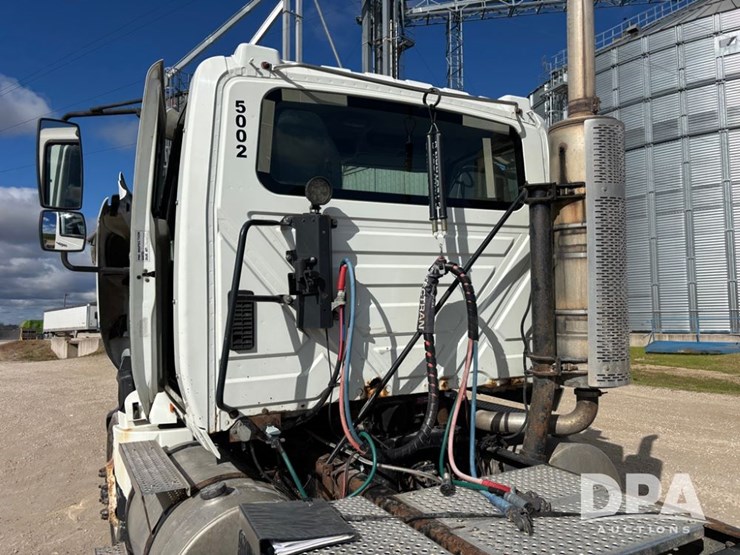 2012-international-prostar-image-38