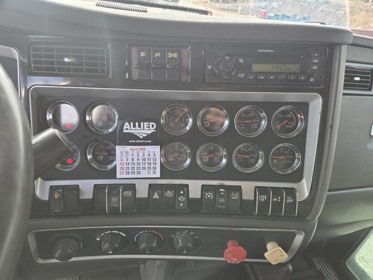 2013-kenworth-t660-image-49