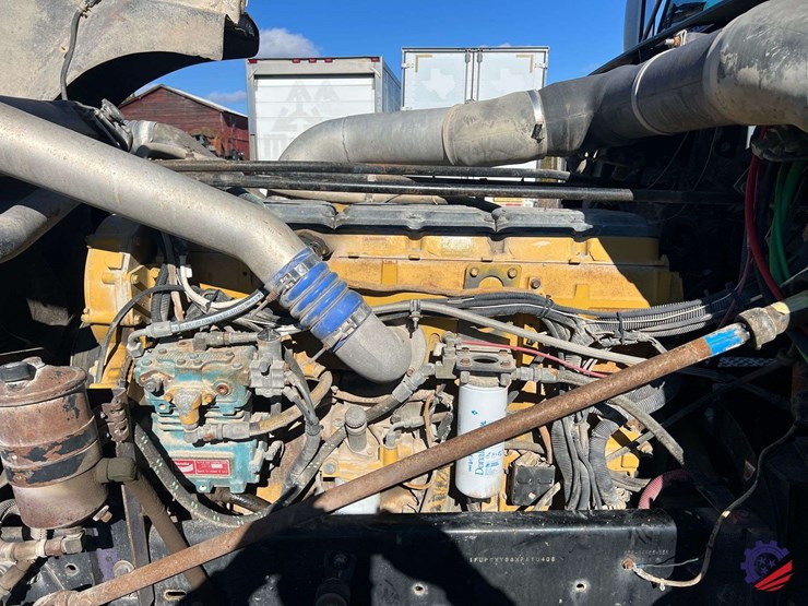 1999-freightliner-fld120-classic-image-2