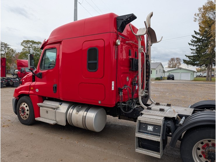 freightliner-cascadia-125-image-13