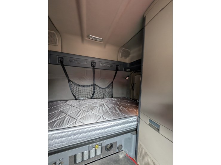 freightliner-cascadia-125-image-27