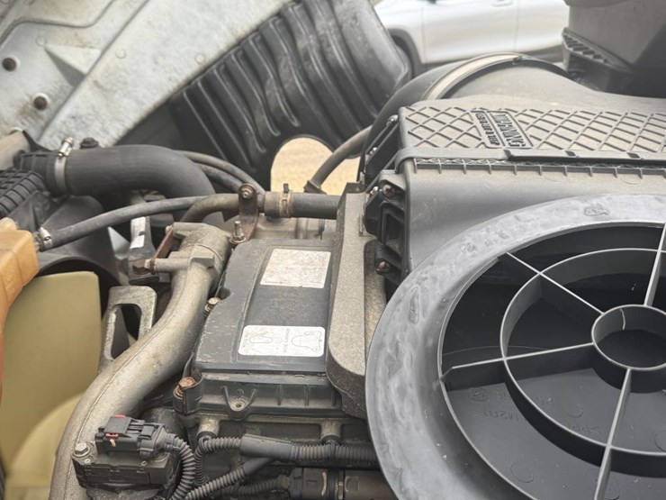 #1175-•-2016-freightliner-cascadia-day-cab-truck-tractor-image-39