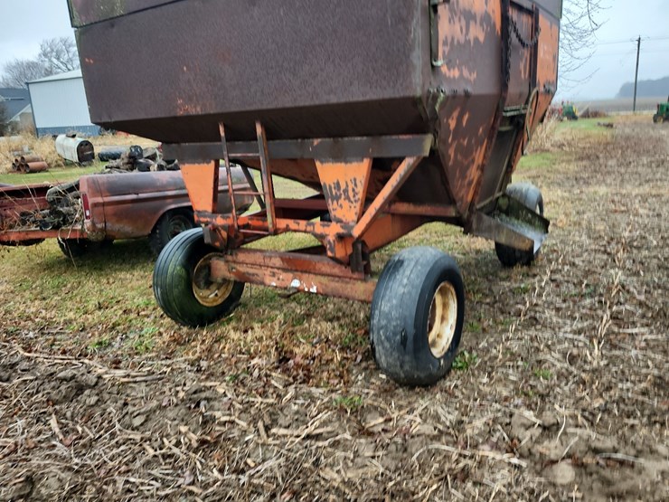 unverferth-gravity-wagon-w/gear-image-5