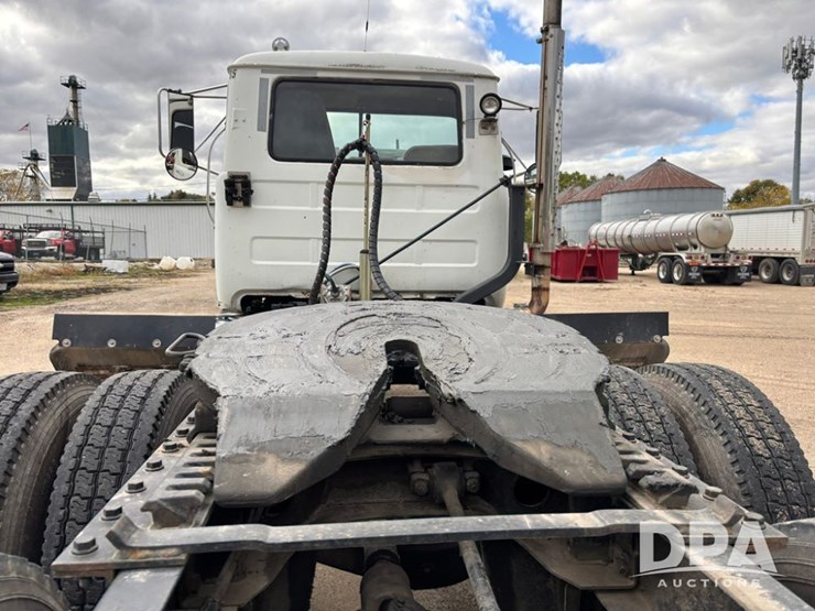 mack-r686st-image-45