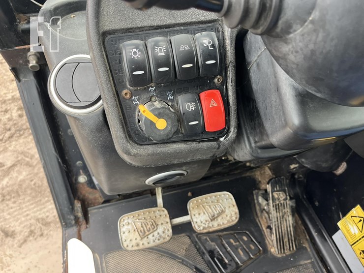 jcb-541-70-agri-plus-image-22