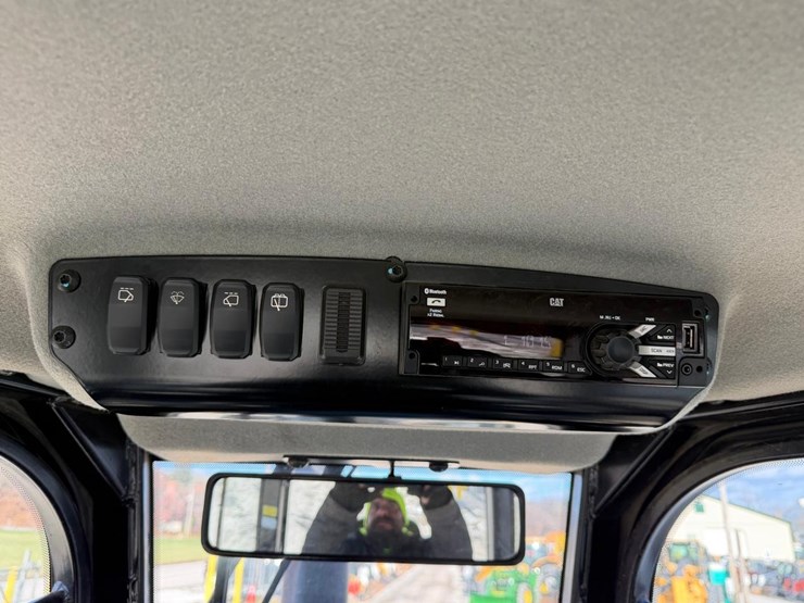 2019-caterpillar-d5k2-image-34