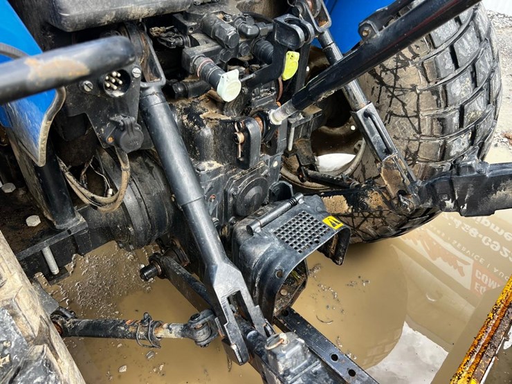 new-holland-tn70a-image-13