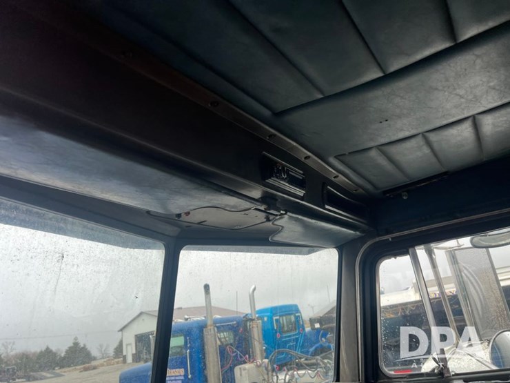 1989-peterbilt-378-image-35