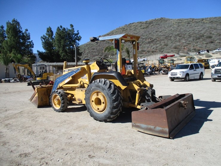 2004-deere-210le-image-4