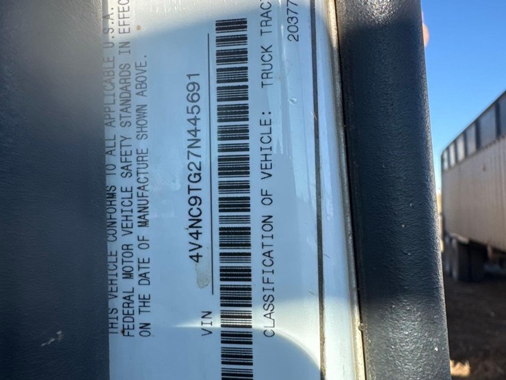 2007-volvo-vnl-semi-truck-image-28