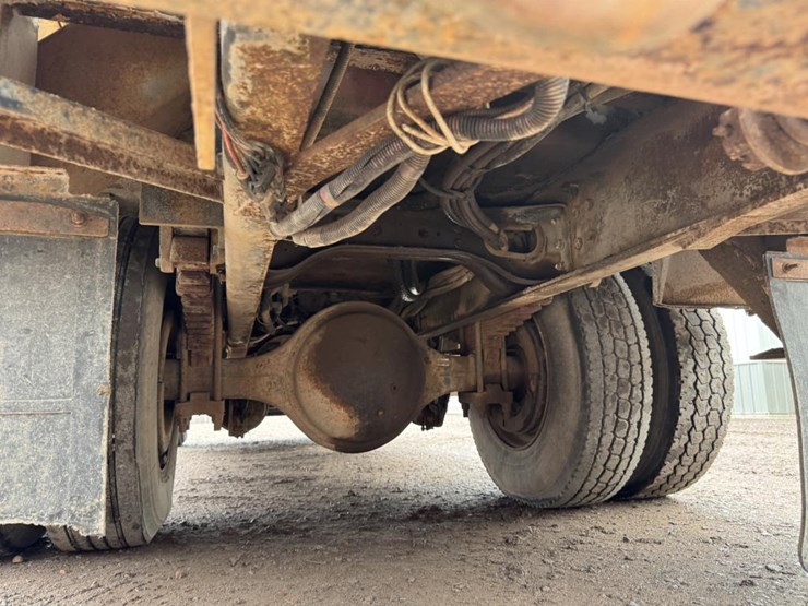 2001-international-4900-image-81