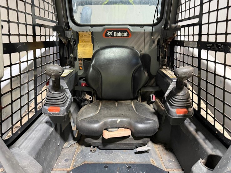 2021-bobcat-t64-image-21