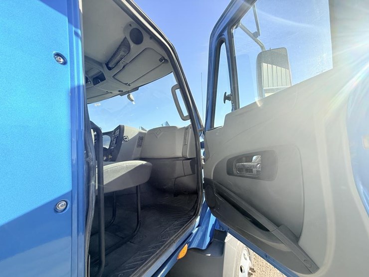 2017-international-prostar-image-75