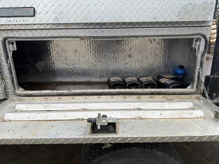 2011-ford-f550-image-17