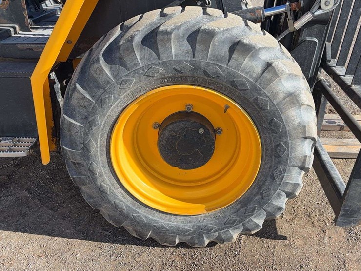 2015-jcb-930-image-10