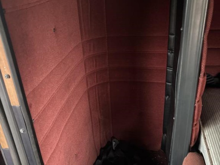 1988-peterbilt-377-image-41