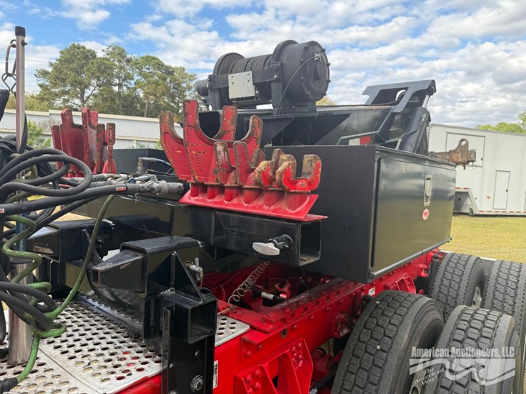 2013-kenworth-w900-image-11