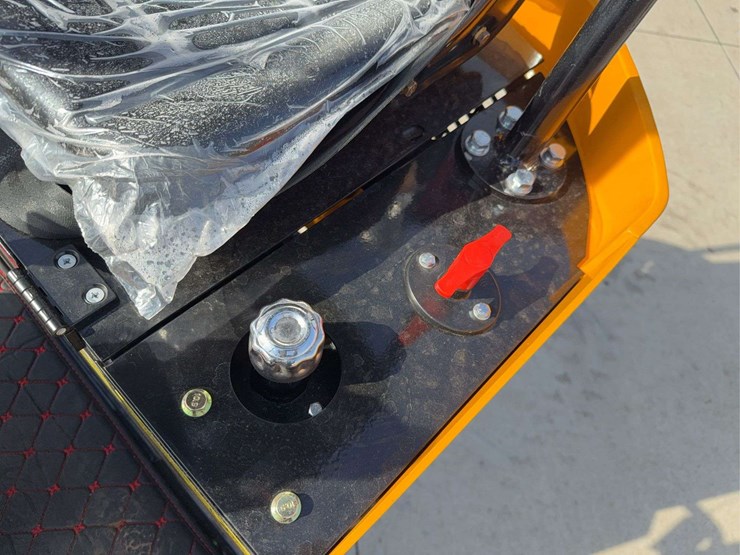 2025-miva-va13-mini-excavator-image-12