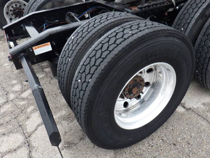 2019-freightliner-cascadia-125-image-7