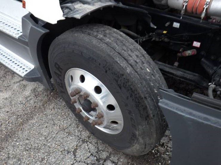 2019-freightliner-cascadia-126-image-27