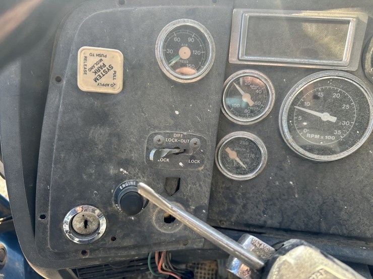 1990-ford-l9000-image-38