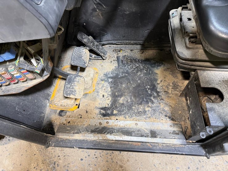 2015-jcb-525-image-26