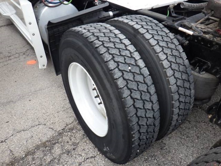 freightliner-cascadia-126-image-17