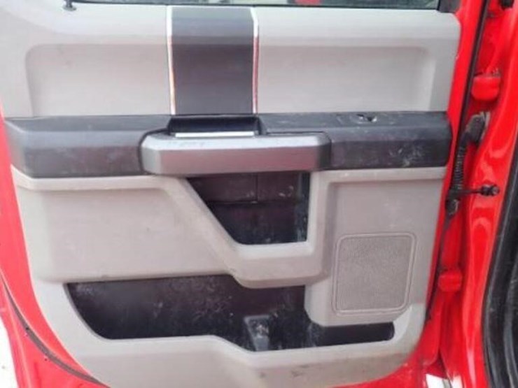 ford-f350-xlt-image-37