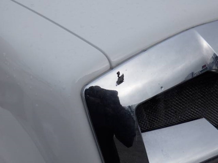 2018-freightliner-cascadia-126-image-4