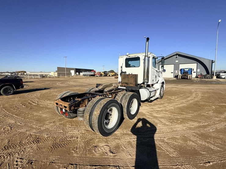 2007-freightliner-columbia-120-image-5