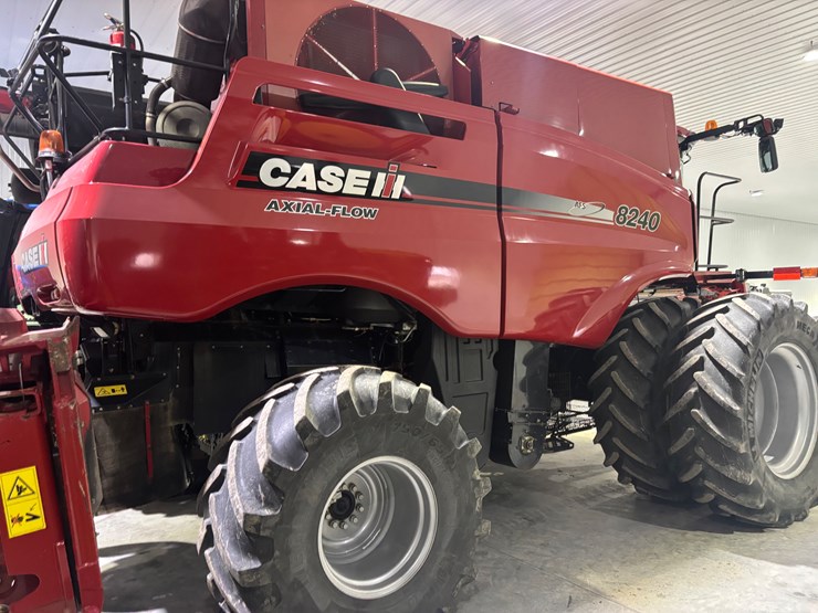 case-ih-8240-image-8