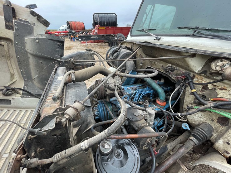 international-4900-image-75