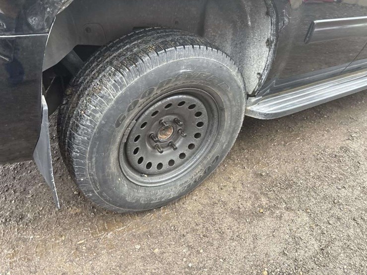 2011-chevrolet-tahoe-lt-image-10