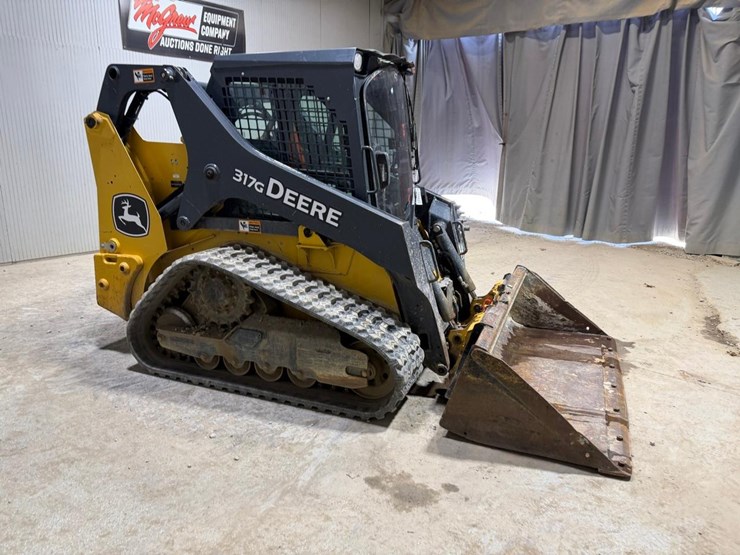 2021-deere-317g-image-6