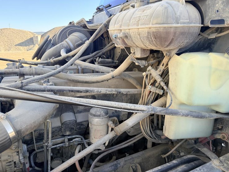 2007-freightliner-columbia-120-image-35