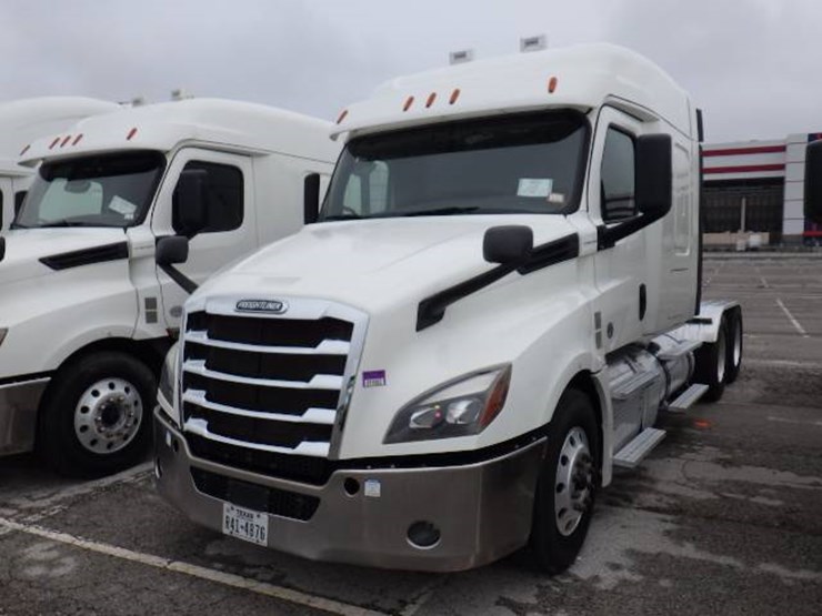 freightliner-cascadia-126-image-1