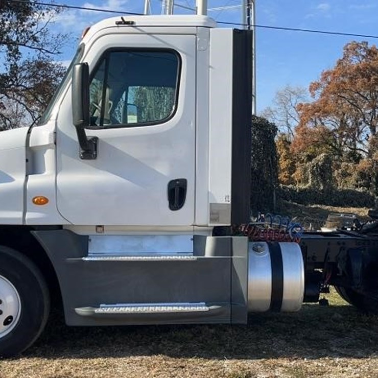 2016 FREIGHTLINER CASCADIA 125