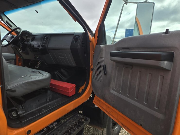 2015-ford-f650-image-32