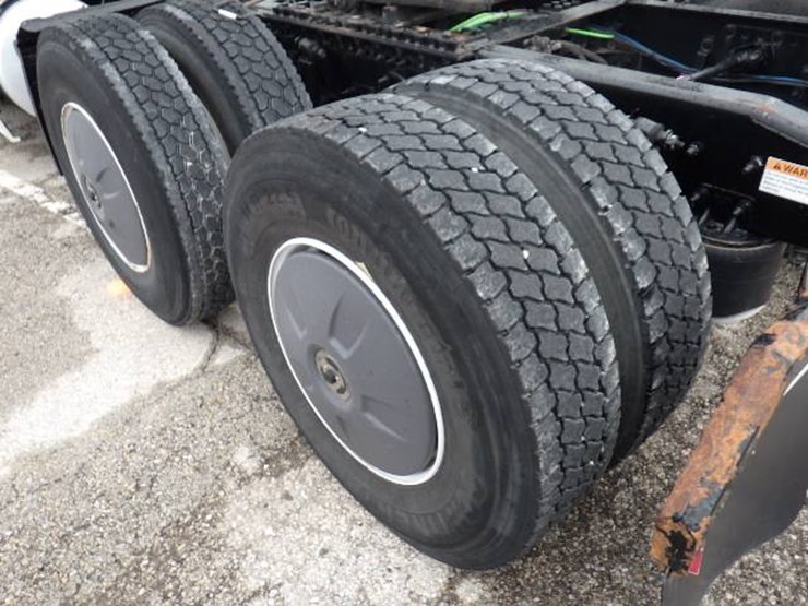 freightliner-cascadia-126-image-14