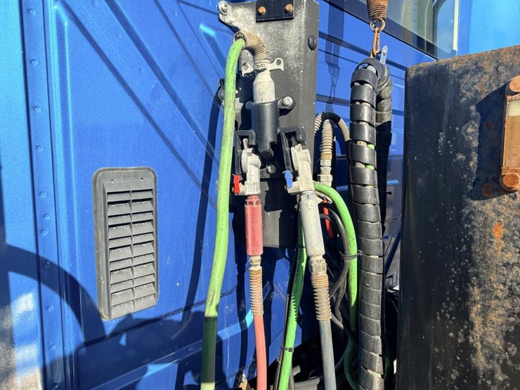 2017-international-prostar-image-9