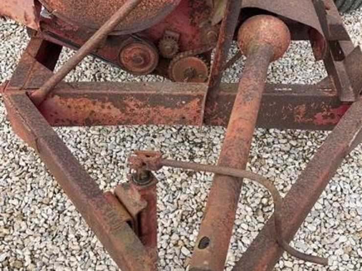 new-holland-352-image-9