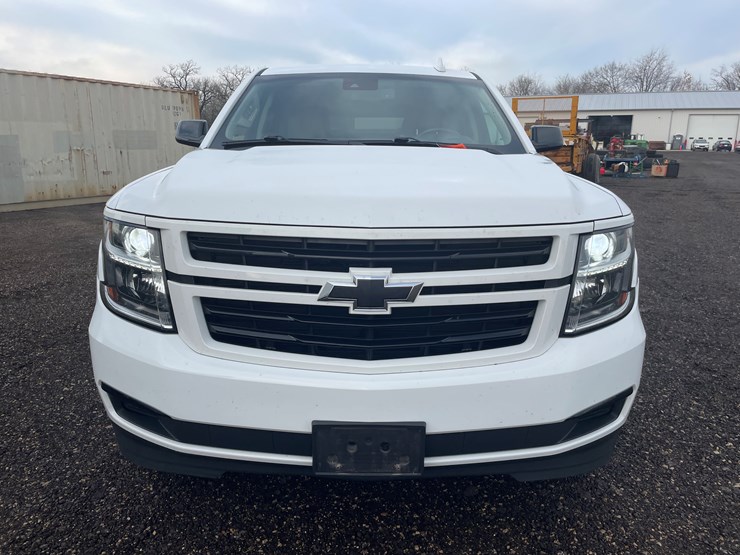 2019-chevrolet-suburban-image-2