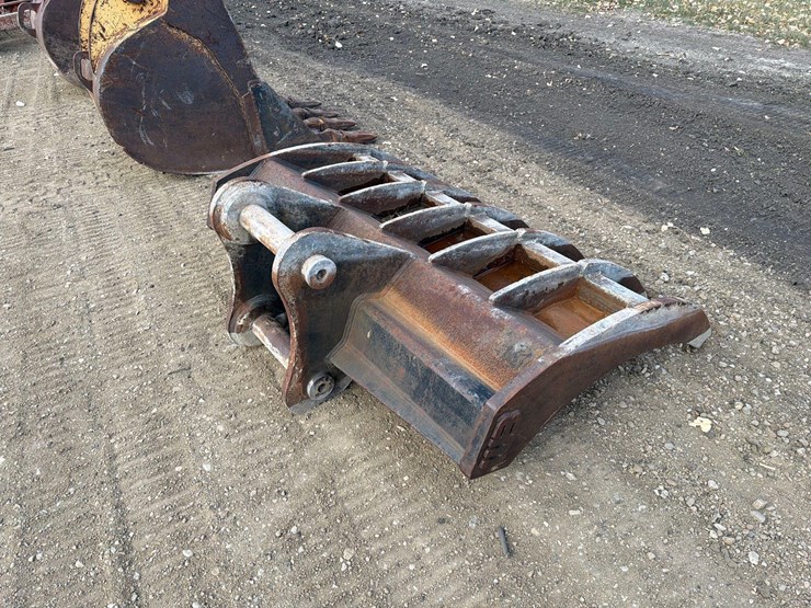 wb-excavator-rake-attachment-image-3